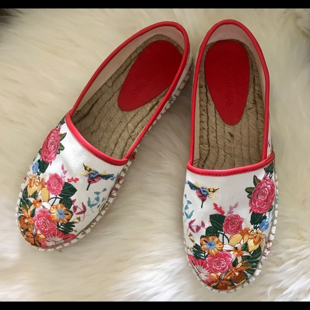 NEW IN BOX GORGEOUS JOHNNY WAS EMBROIDERED HUMMINGBIRD ANDRA ESPADRILLES SHOES